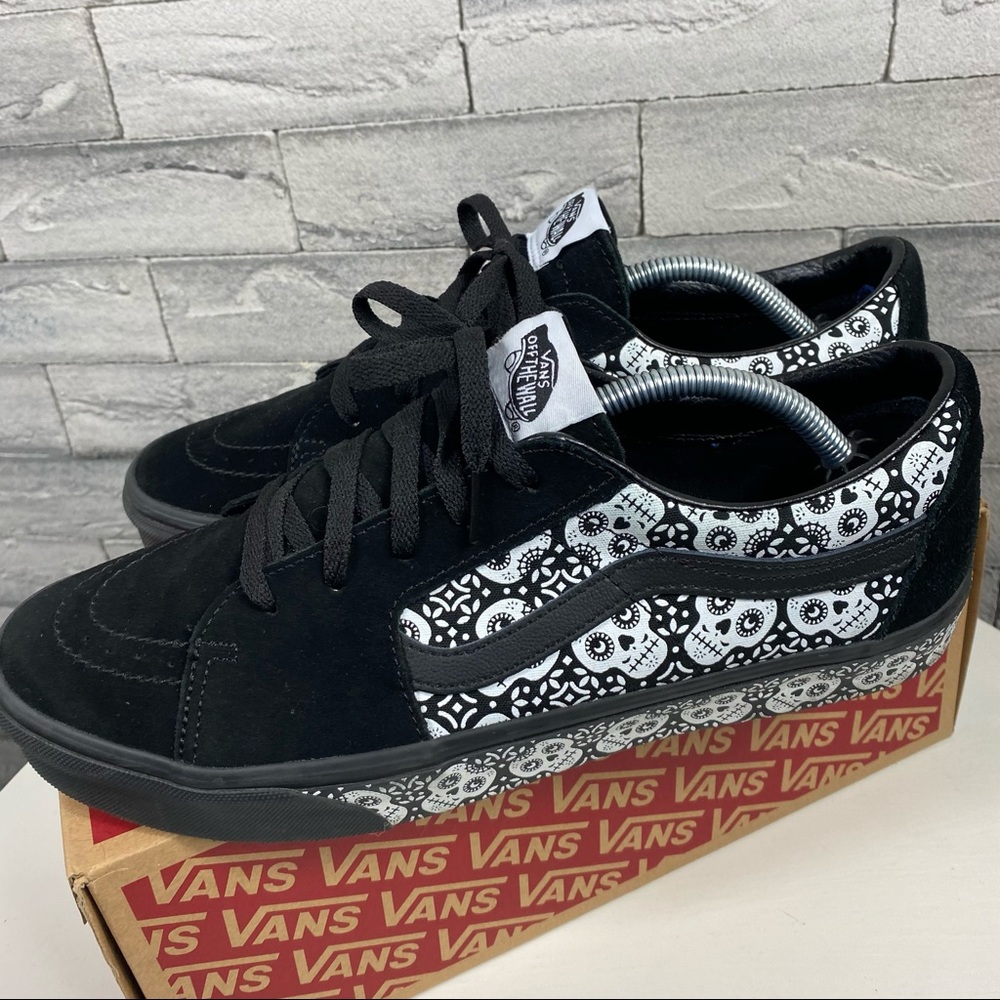 Vans size 12 Men’s Day of The Dead Black Skull